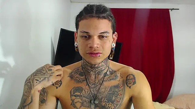 Snapshot of hot_man05 chatting on 10/17/25, 11:51 hot man05 online show from 10/17/25, 11:51