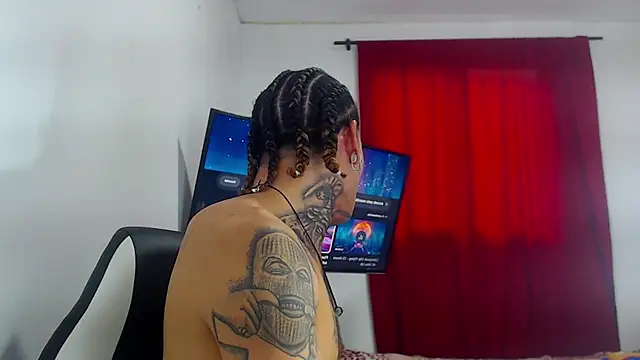 Snapshot of hot_man05 chatting on 10/24/25, 07:21 hot man05 online show from 10/24/25, 07:21