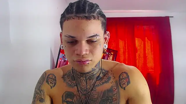 Snapshot of hot_man05 chatting on 10/25/25, 05:19 hot man05 online show from 10/25/25, 05:19