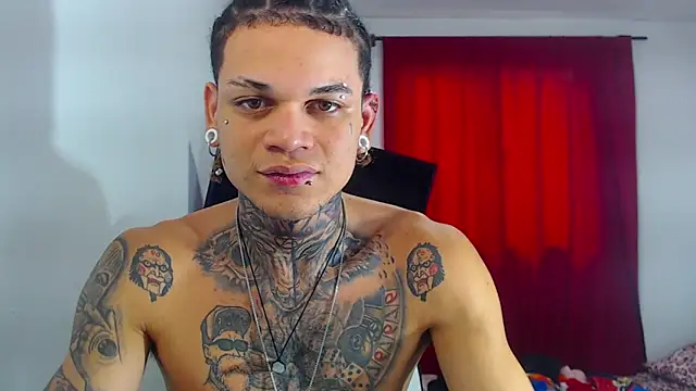 Snapshot of hot_man05 chatting on 10/27/25, 07:51 hot man05 online show from 10/27/25, 07:51