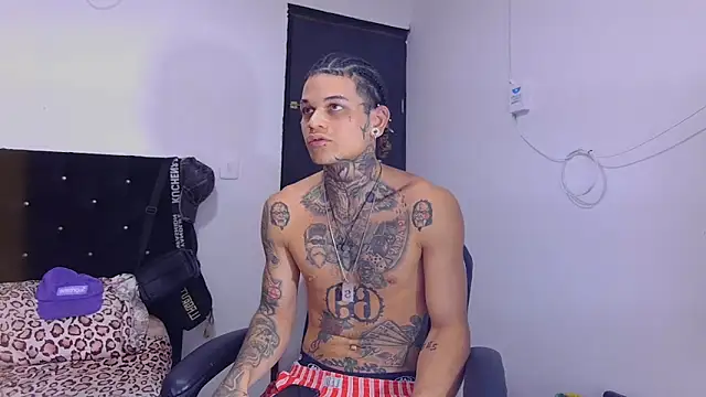 Snapshot of hot_man05 chatting on 10/28/25, 09:28 hot man05 online show from 10/28/25, 09:28