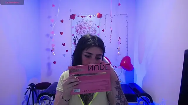 Snapshot of Adri_Gomez_ chatting on 02/24/25, 03:23 Adri Gomez online show from 02/24/25, 03:23