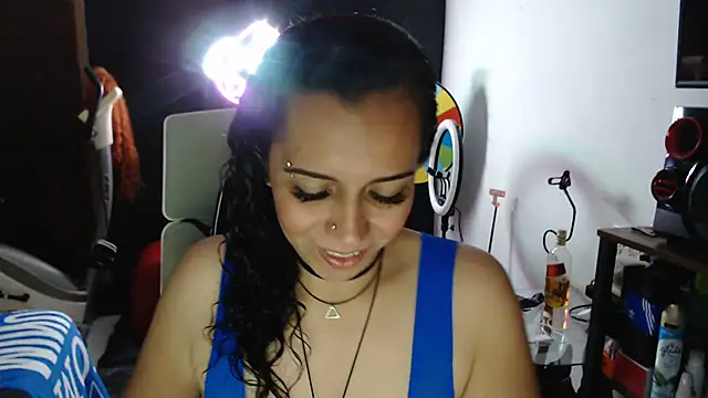 Snapshot of AliceSweet4U chatting on 03/21/25, 03:22 AliceSweet4U online show from 03/21/25, 03:22