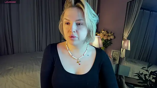 Nikki Kai online show from 12/23/25, 01:03