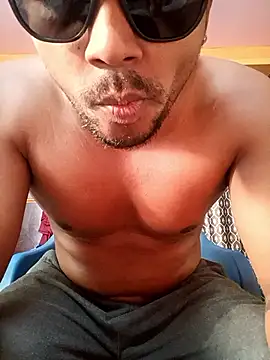 bigcock thick online show from 04/12/26, 01:21