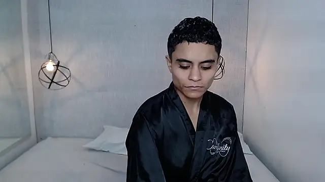 Liiamthompson online show from 03/17/25, 11:21