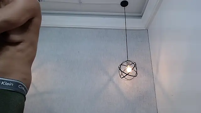 Liiamthompson online show from 03/17/25, 08:30