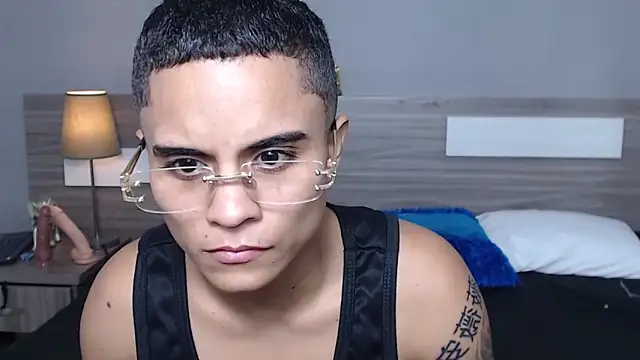 Liiamthompson online show from 10/12/25, 11:53