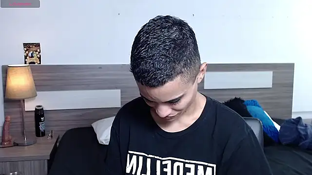 Liiamthompson online show from 11/16/25, 06:13