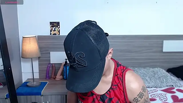 Liiamthompson online show from 11/26/25, 09:10