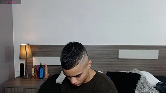 Liiamthompson online show from 12/22/25, 09:28