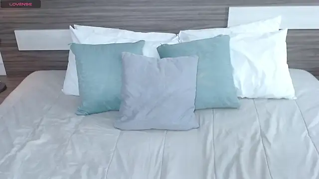 Liiamthompson online show from 01/19/26, 10:30