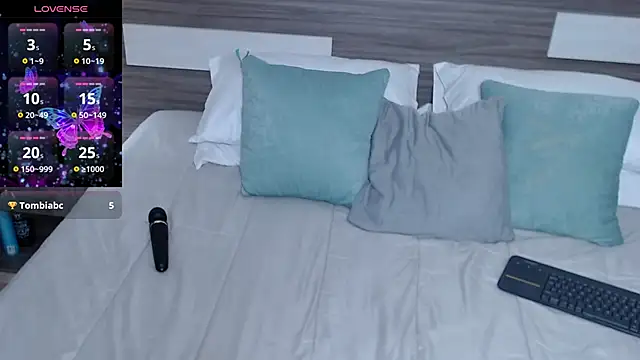 Liiamthompson online show from 03/12/26, 09:43