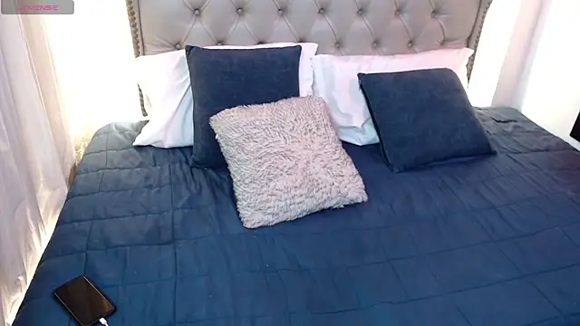 Liiamthompson online show from 05/25/26, 01:55