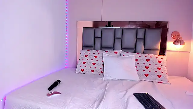 SofiArias online show from 09/25/25, 05:49