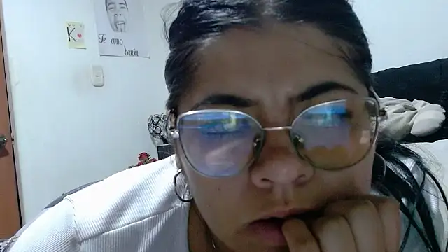 Snapshot of viccky_vick chatting on 05/23/26, 03:01 viccky vick online show from 05/23/26, 03:01