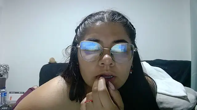 Snapshot of viccky_vick chatting on 06/04/26, 11:44 viccky vick online show from 06/04/26, 11:44