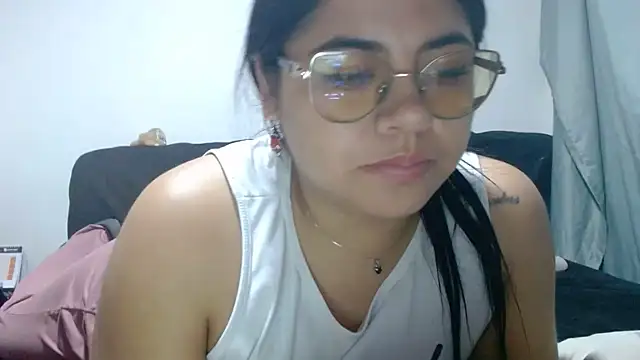 Snapshot of viccky_vick chatting on 06/14/26, 03:52 viccky vick online show from 06/14/26, 03:52