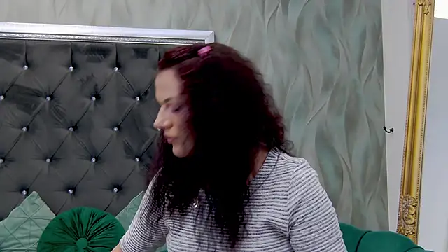 Snapshot of LissaAnn chatting on 02/14/25, 06:08 LissaAnn online show from 02/14/25, 06:08