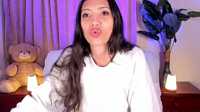 Snapshot of Miss_veronicaa2 chatting on 02/18/26, 12:56 Miss veronicaa2 online show from 02/18/26, 12:56