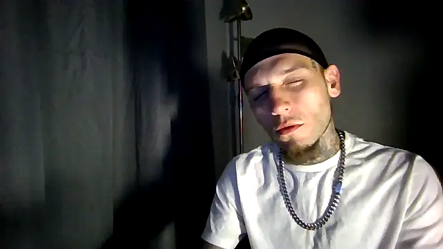 cruz815 online show from 11/01/25, 02:35