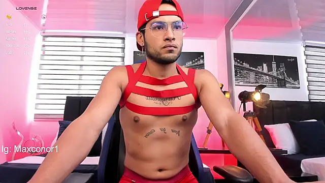 Snapshot of Max_Conor1 chatting on 03/12/25, 01:30 Max Conor1 online show from 03/12/25, 01:30