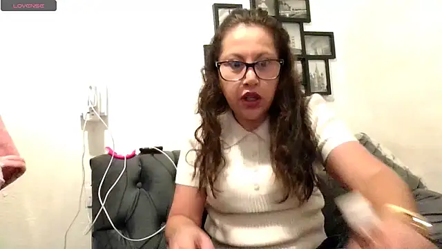 MirandaLatinaLovely online show from 12/17/25, 05:30