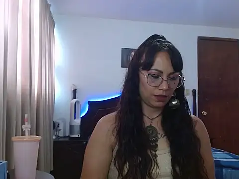 AloLovely  online show from 04/15/26, 07:58