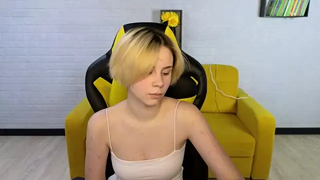 Snapshot of BettyCarter07 chatting on 02/05/25, 09:15 BettyCarter07 online show from 02/05/25, 09:15