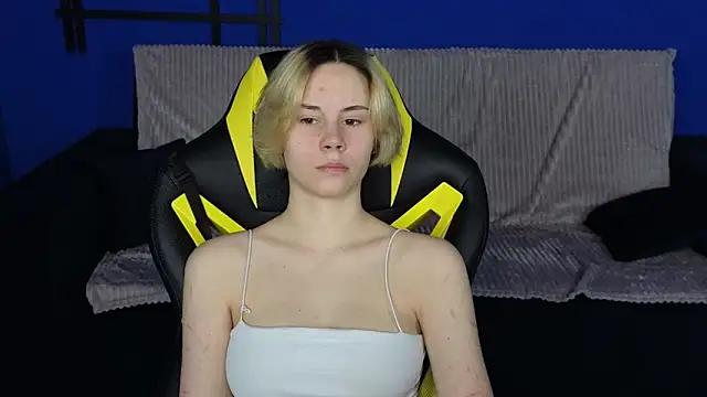 Snapshot of BettyCarter07 chatting on 03/03/25, 08:27 BettyCarter07 online show from 03/03/25, 08:27