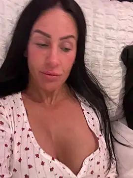 Snapshot of goddess-harper chatting on 12/21/25, 09:33 goddess-harper online show from 12/21/25, 09:33