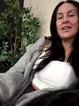 Snapshot of goddess-harper chatting on 01/13/26, 01:05 goddess-harper online show from 01/13/26, 01:05