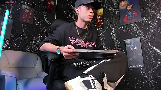 marcuscollins1  online show from 02/06/25, 02:58