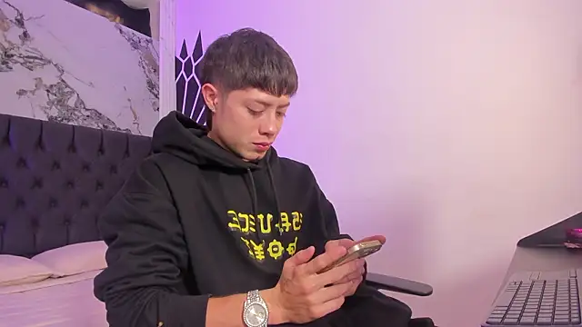 marcuscollins1  online show from 03/23/26, 12:31