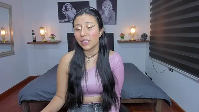 Nohemi louse online show from 02/04/25, 07:33