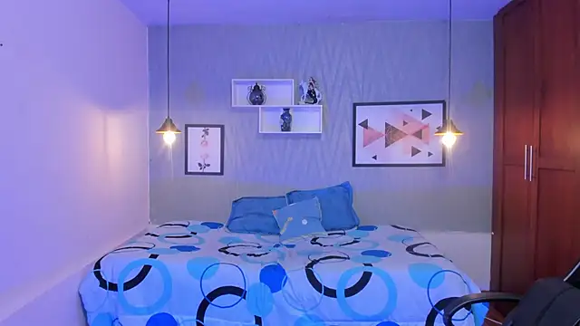 Nohemi louse online show from 03/13/25, 01:43