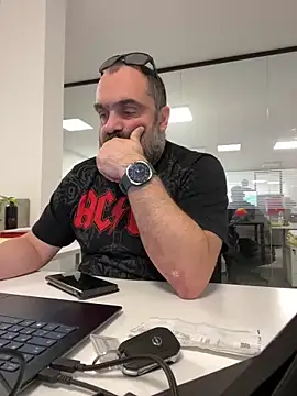 Snapshot of fuocovivo4 chatting on 03/05/25, 01:17 fuocovivo4 online show from 03/05/25, 01:17