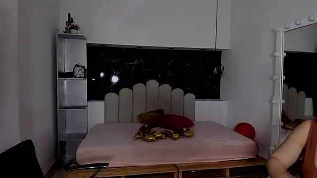 Annyrosee online show from 02/19/26, 07:54