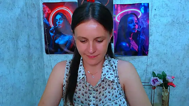 Snapshot of ValeriaHeart_ chatting on 06/03/26, 02:44 ValeriaHeart online show from 06/03/26, 02:44
