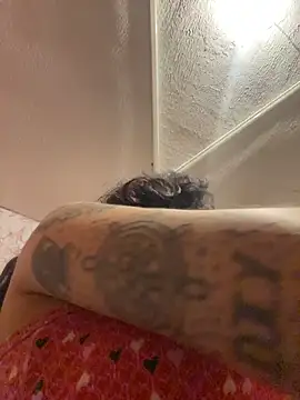 Snapshot of AriYokai chatting on 11/02/25, 09:39 AriYokai online show from 11/02/25, 09:39