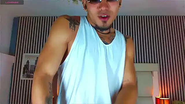 LihanJor 23 online show from 10/27/25, 04:00