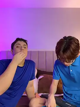 Snapshot of jacob_and_sam chatting on 11/13/25, 04:00 jacob and sam online show from 11/13/25, 04:00