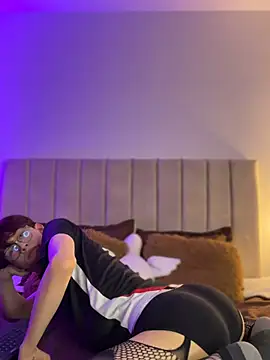 Snapshot of jacob_and_sam chatting on 11/18/25, 04:28 jacob and sam online show from 11/18/25, 04:28