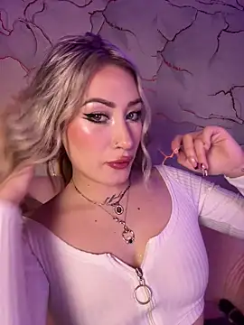 Snapshot of Lally_Valencia__ chatting on 12/15/25, 08:29 Lally Valencia online show from 12/15/25, 08:29