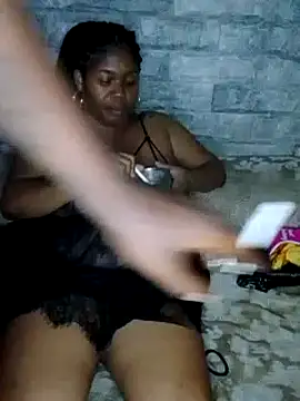 Snapshot of holidtic_justice chatting on 02/12/25, 09:01 holidtic justice online show from 02/12/25, 09:01