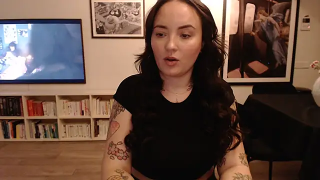 Snapshot of Orgasmille chatting on 02/18/25, 11:44 Orgasmille online show from 02/18/25, 11:44