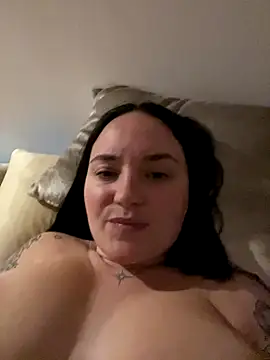 Snapshot of Orgasmille chatting on 12/17/25, 09:32 Orgasmille online show from 12/17/25, 09:32