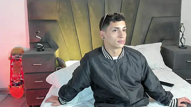 JhoanLeandro online show from 03/18/25, 04:15