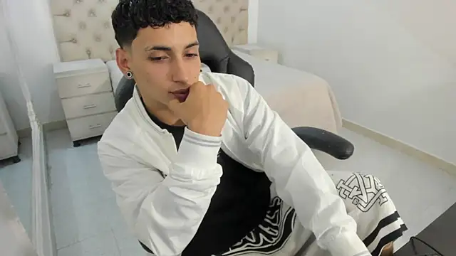 JhoanLeandro online show from 10/19/25, 05:19