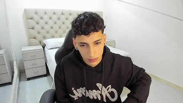 JhoanLeandro online show from 11/14/25, 05:28